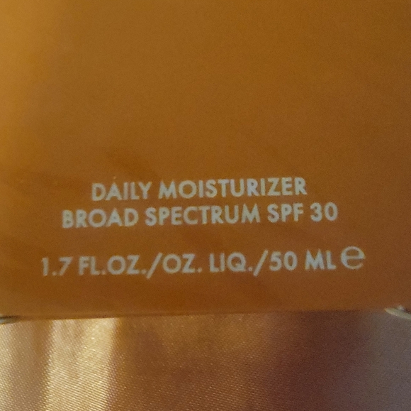 NIB Origins Ginzing SPF 30 Daily Moisturizer - Picture 4 of 5